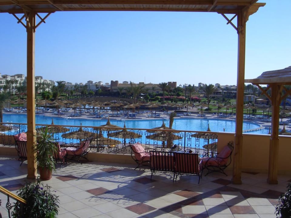 Blick von Lobby auf Active-Pool & Castello Pickalbatros Dana Beach Resort - Hurghada