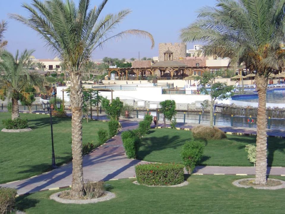 Blick vom Zimmer auf Garten & Restaurant Castello Pickalbatros Dana Beach Resort - Hurghada