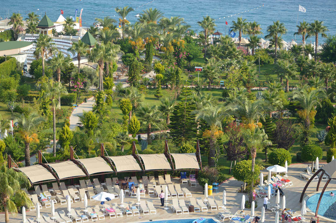 Garten mit Pool Saphir Resort & Spa