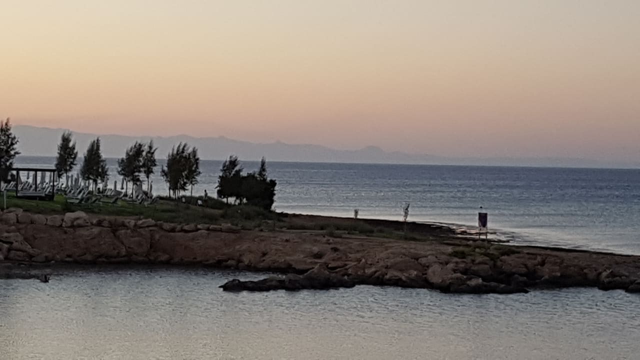 Strand Crystal Springs Beach Hotel