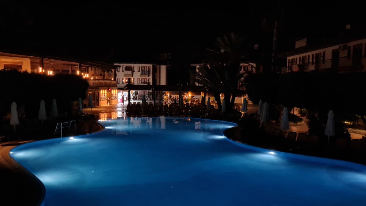 Pool Club Grand Side