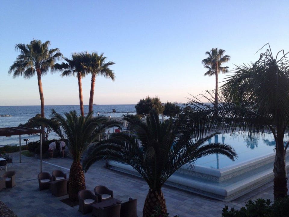 Terrassenausblick Crowne Plaza Hotel Limassol
