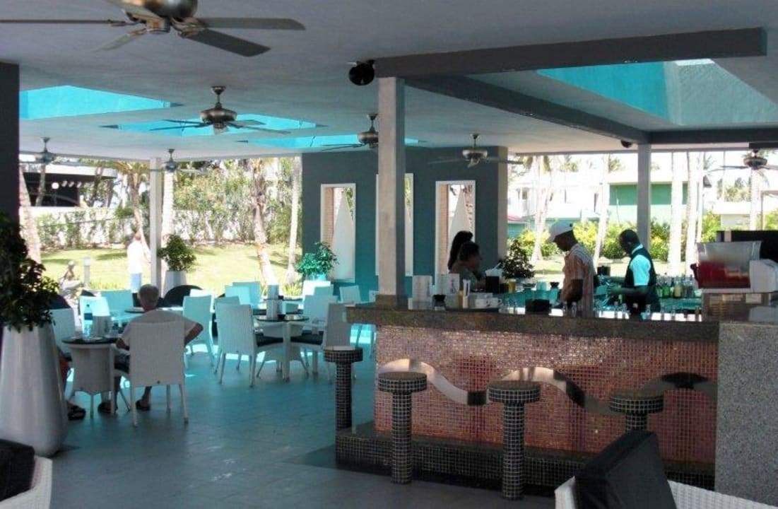 Teilansicht Poolbar Hotel Riu Palace Macao - Adults only