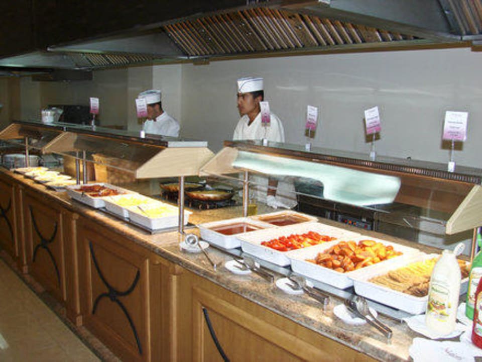 Warmes Buffet DIT Majestic Beach Resort