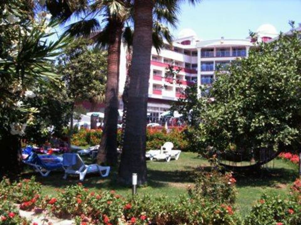 Blick vom Garten zum Hotel Seher Kumköy Star Resort & Spa