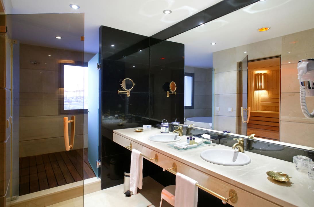 Baño Suite Hotel Ilunion Málaga