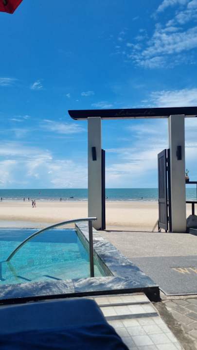 Pool Laksasubha Hua Hin