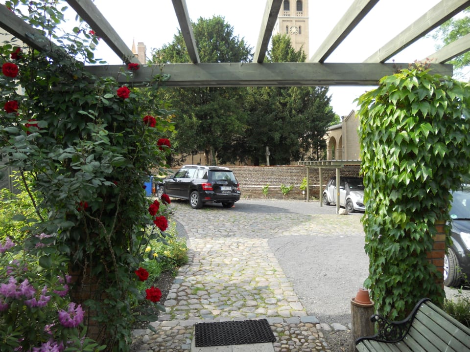 Eigene Parkplätze Quartier Potsdam Hostel