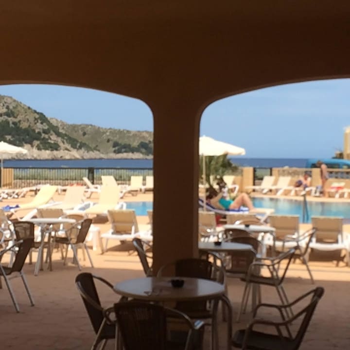 Sitzbereich des Restaurants am Pool HSM Regana - Adults Only