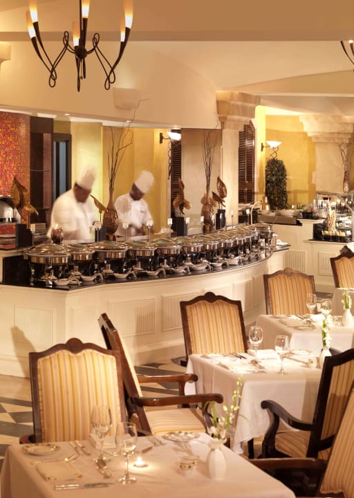 Restaurant The Diplomat Radisson Blu Hotel, Residence & Spa, Manama