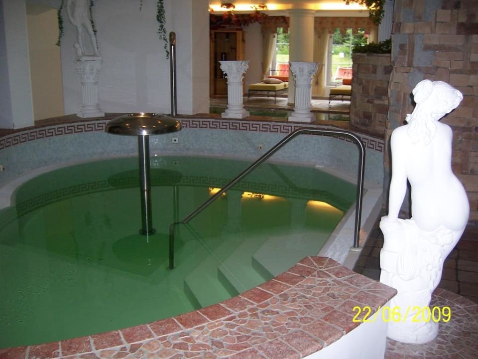 Whirlpool Martins Teamhouse