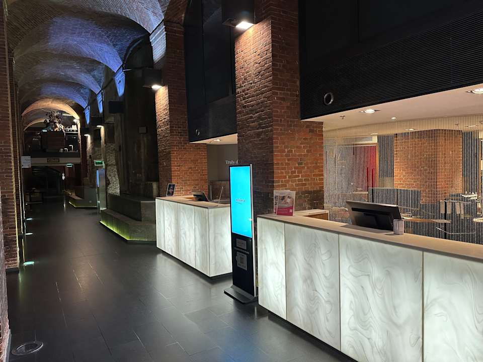 Lobby Mövenpick Hotel Hamburg