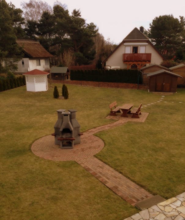 Blick auf den eingezäunten Spiel- und Grillbereich Ferienwohnungen Heimbürger's Haus