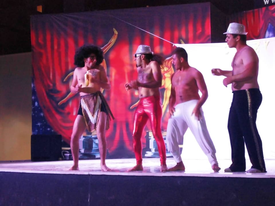 Schöner Showabend  Mary Hotel Side