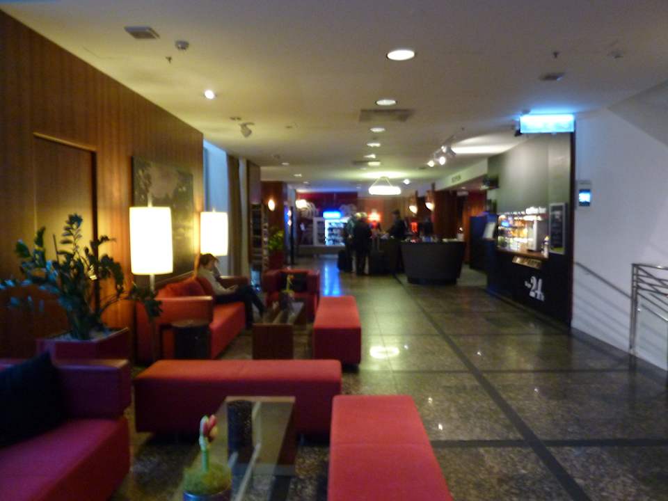 Eingangsbereich mit Rezeption Radisson BLU Hotel Royal Helsinki