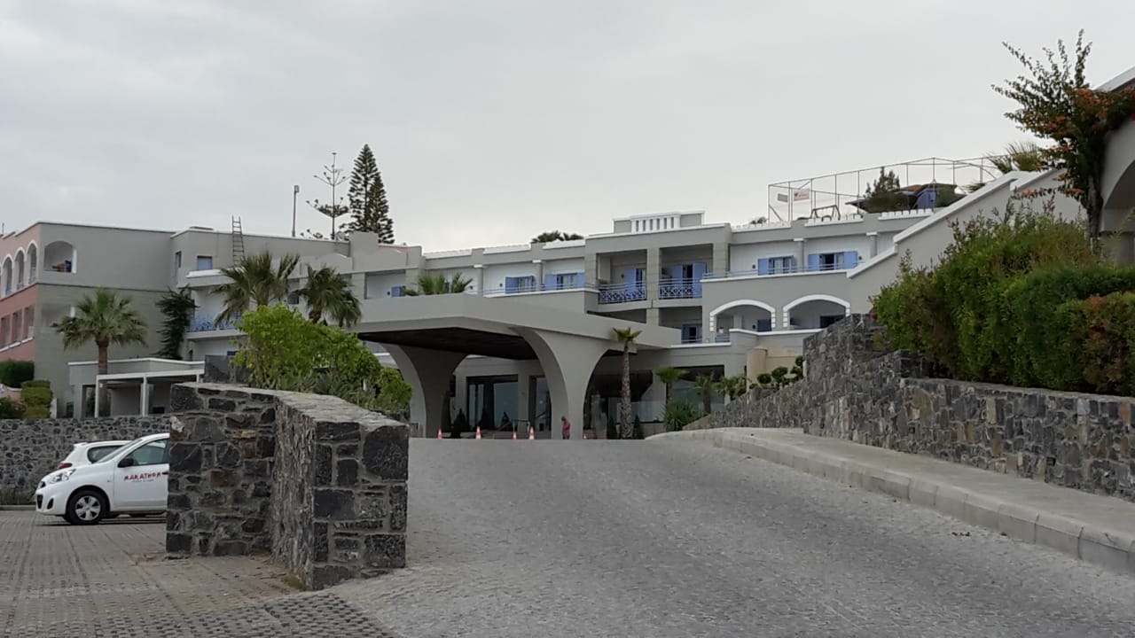 Auffahrt zum Hoteleingang Mitsis Rodos Village