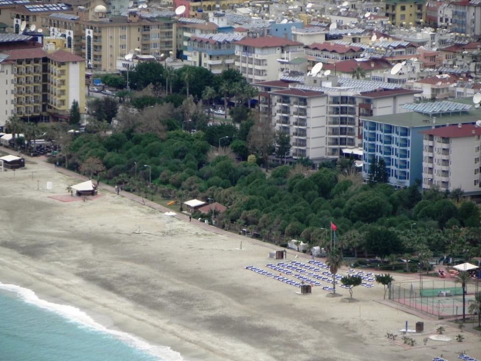 Übersicht mit Strand Hotel Grand Okan