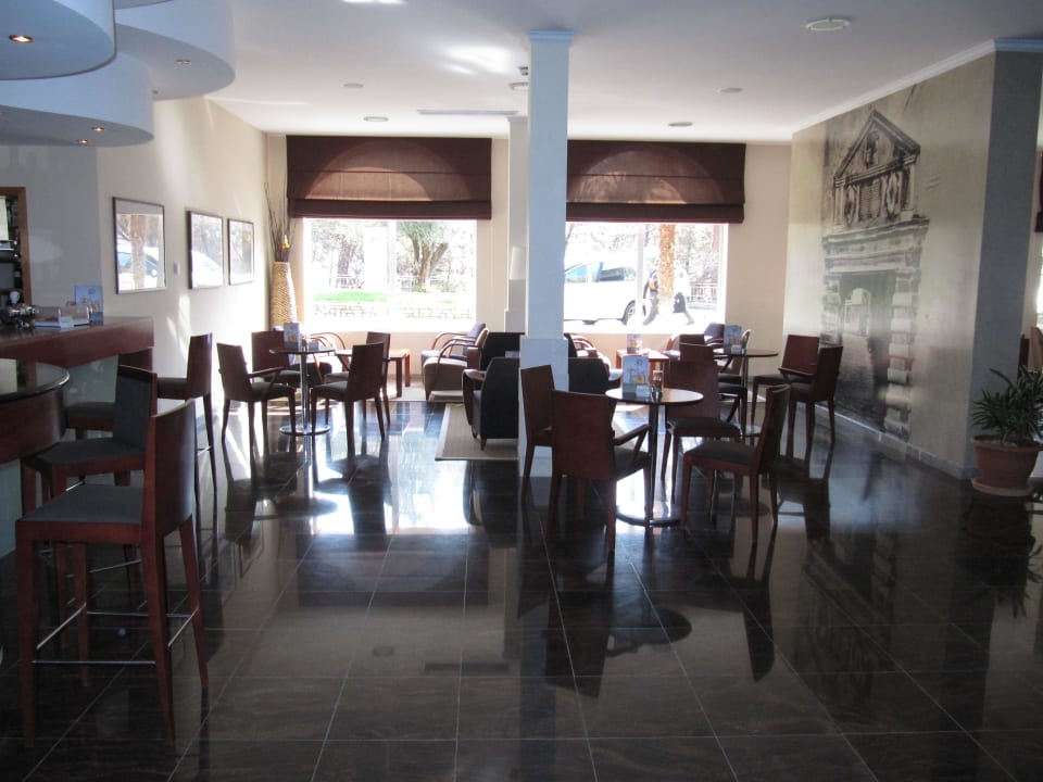 Lobby vor der Bar Valamar Sanfior Hotel & Casa