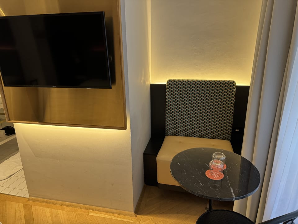 Zimmer Hotel Schani Salon