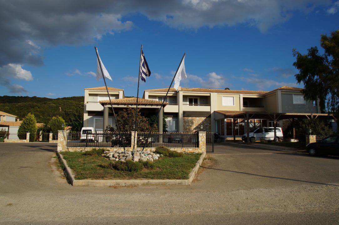 Hoteleinfahrt Olympia Golden Beach Resort & Spa