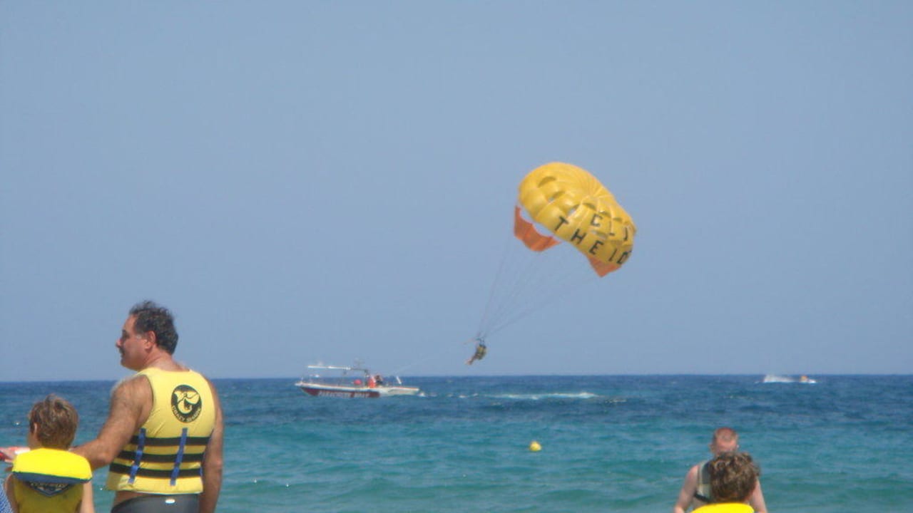 Parasailing Calimera Sirens Beach