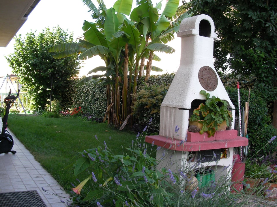 Barbecue e giardino B&B Mariposa