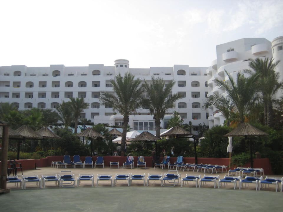 Pool morgens db San Antonio Hotel + Spa