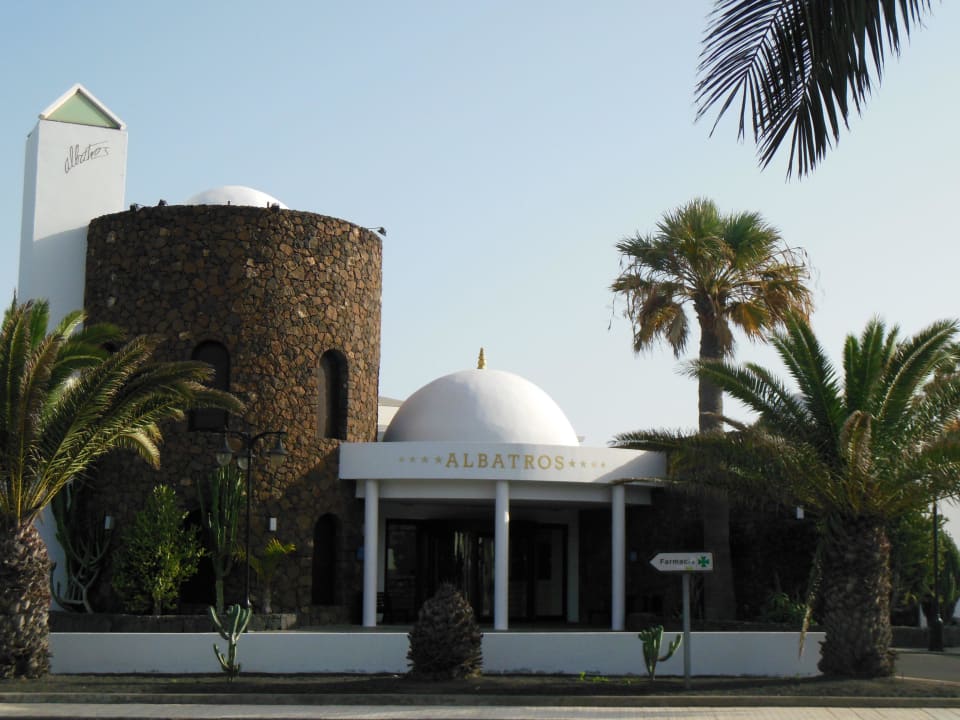 Der Eingangsbereich des Hotels allsun App.-Hotel Albatros