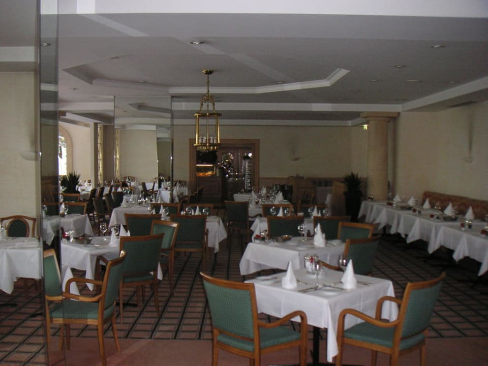 Teilbereich des Speisesaales Steigenberger Hotel Bad Neuenahr