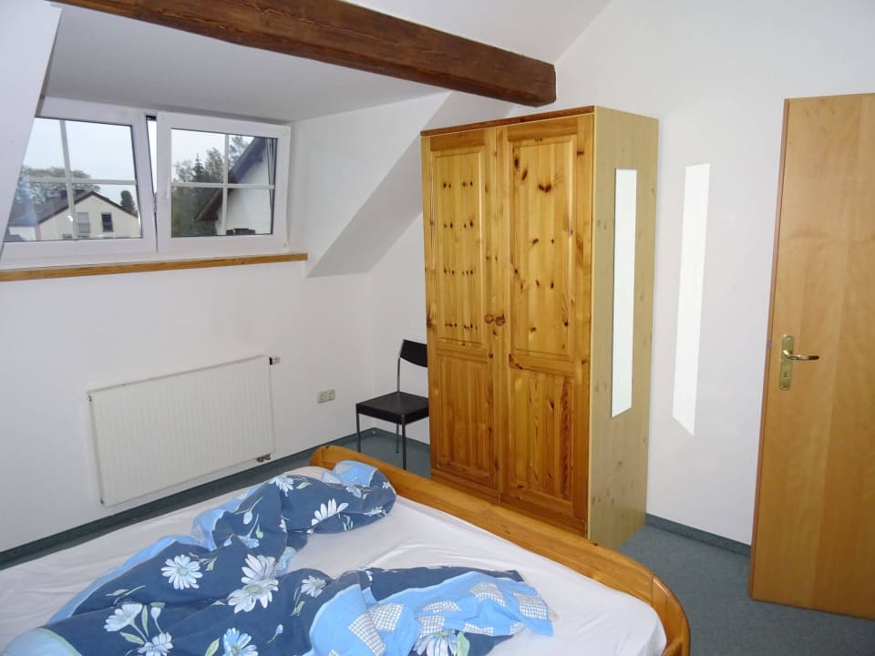Wohnung 9 - Schlafzimmer 1 Dachgeschoss Ammersee-Ferienhof Schüßler