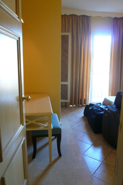 Schlafzimmereingang Grupotel Macarella Suites and Spa