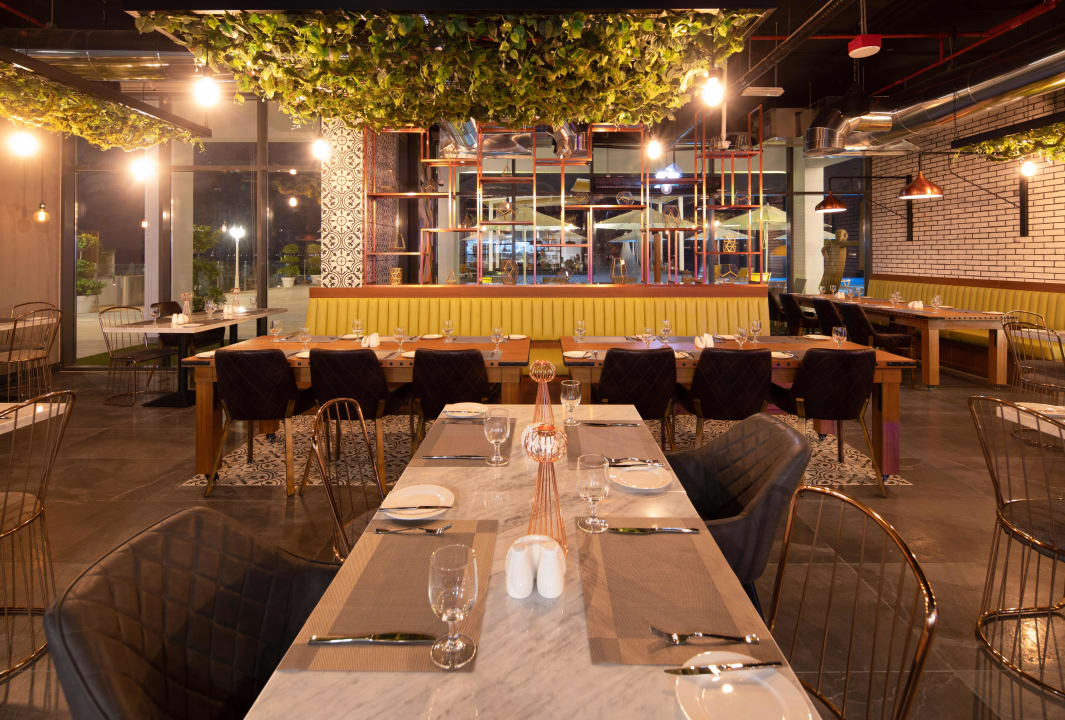 Gastro C Central Hotel and Resort The Palm