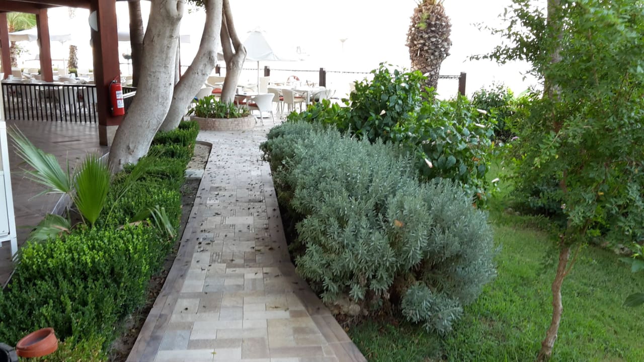 Weg zum Strand Hotel Grand Side