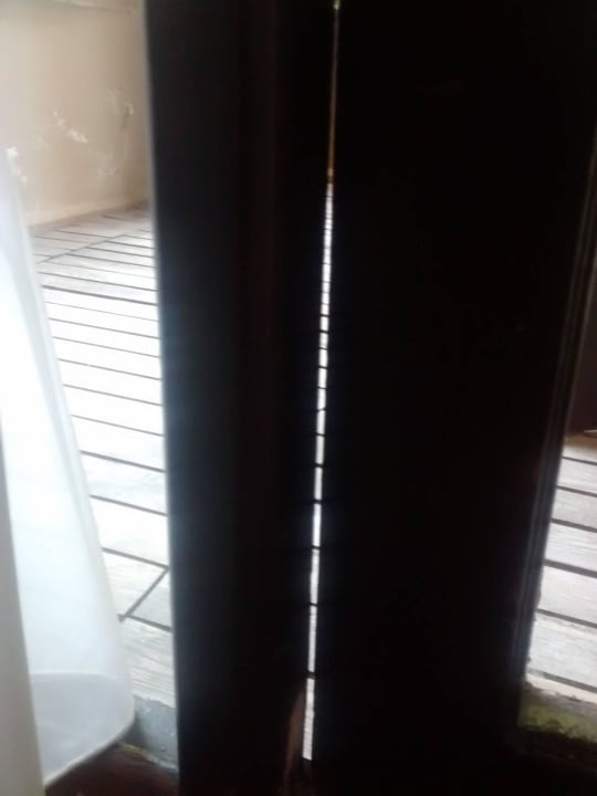 Geschlossene!! Tür(unterer Rahmen) Mira Meridia Beach Hotel