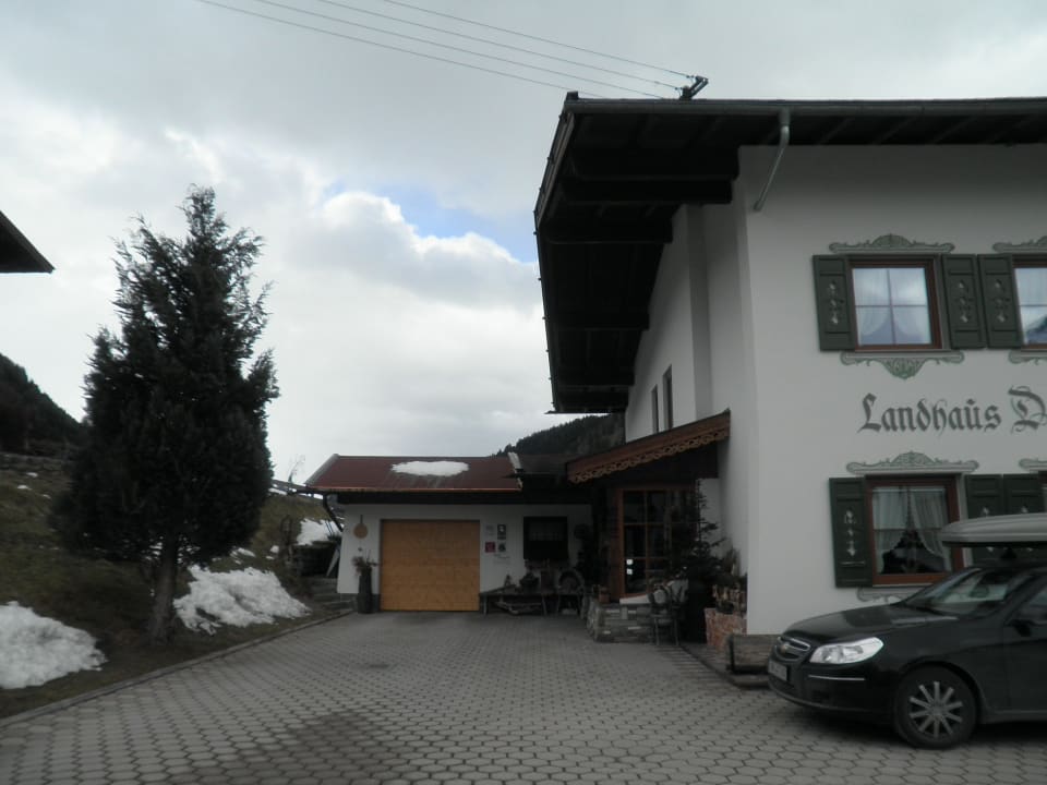 Auffahrt-Parkplatz Landhaus Dengg