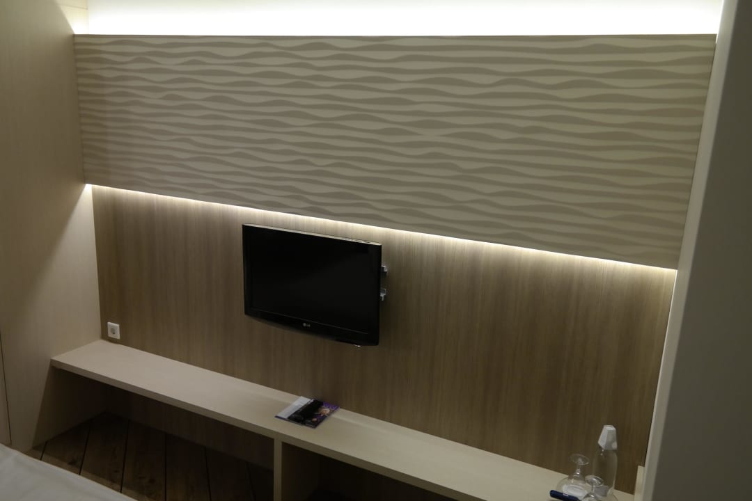 Gegenüber Bett Hotel Vier Jahreszeiten Lübeck