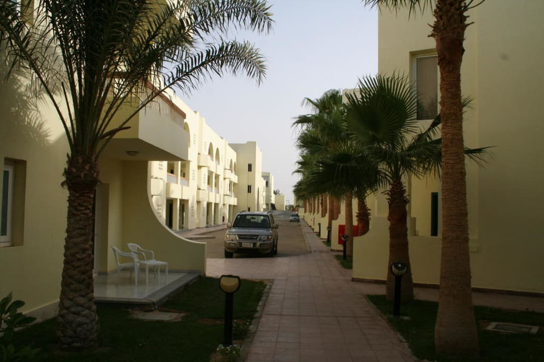 Zwischen den Häusern Palm Beach Resort