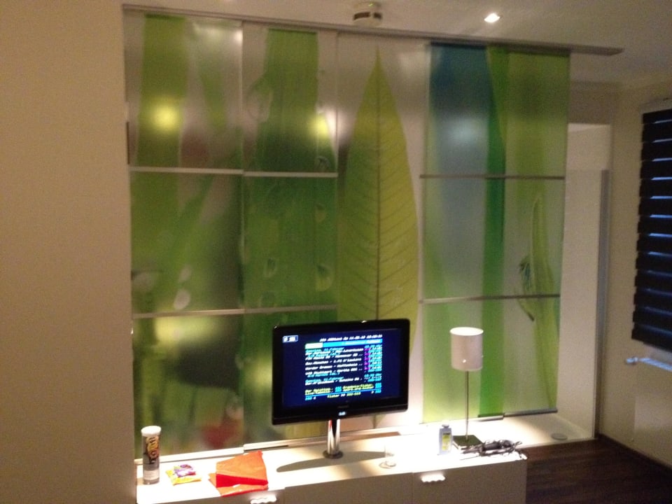 Sicht vom Bett auf den Fernseher Hotel Bremer Tor