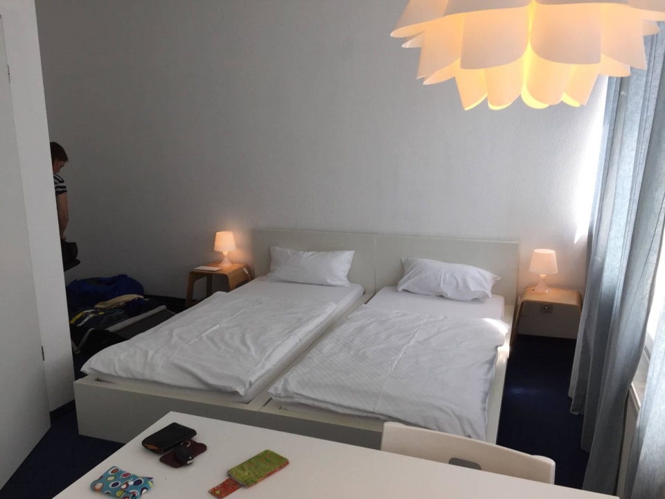 Zwei zusammengestellte Einzelbetten Hotel am Fischereihafen