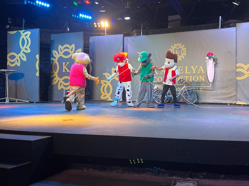 Sonstiges Kamelya Aishen Club