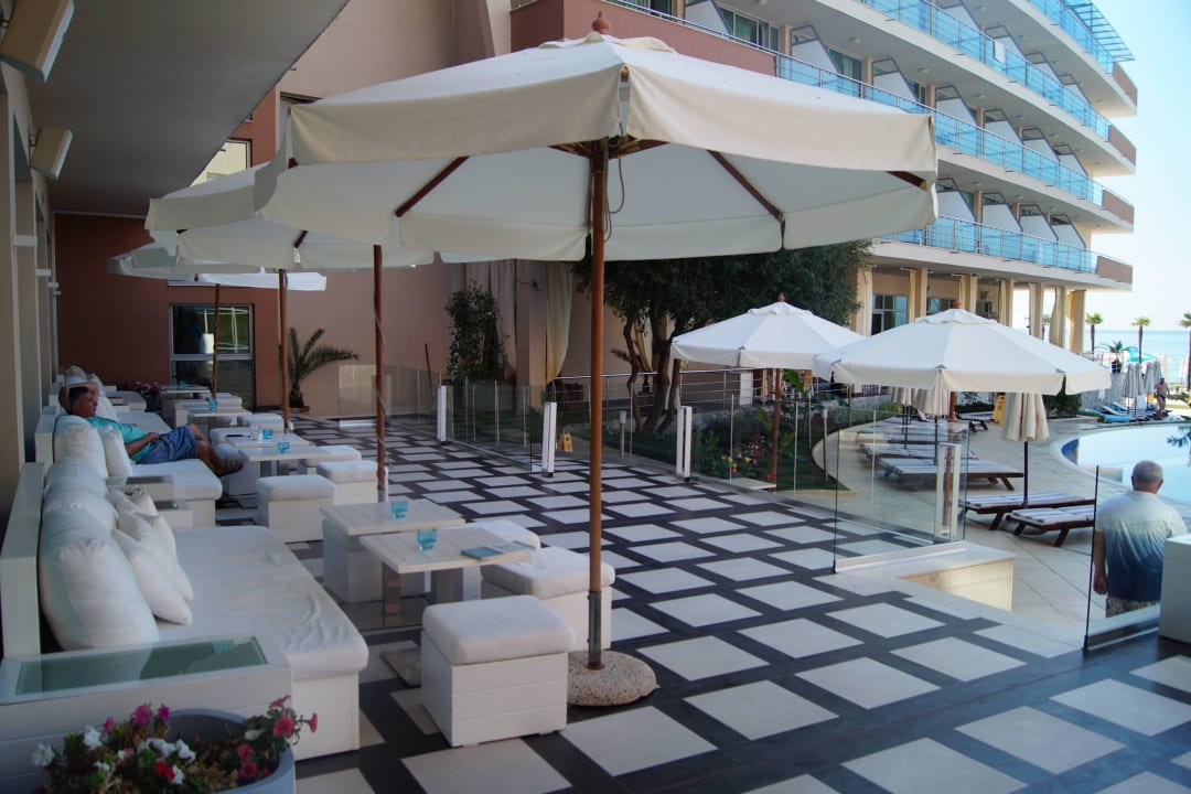 The lobby bar Hotel Zornitza Sands