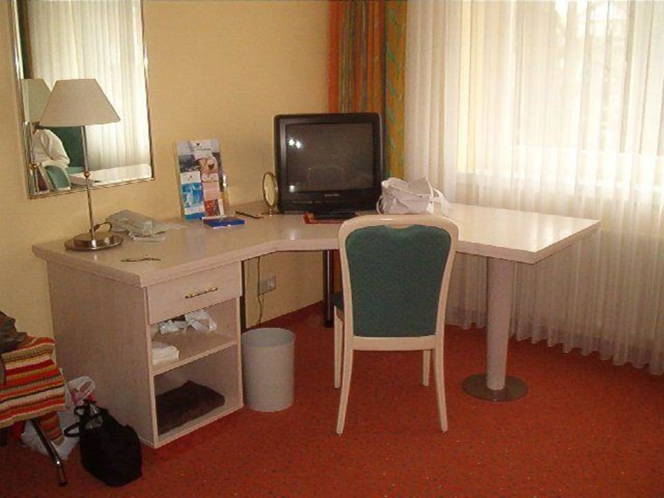 Schreibtisch im Zimmer Upstalsboom Parkhotel
