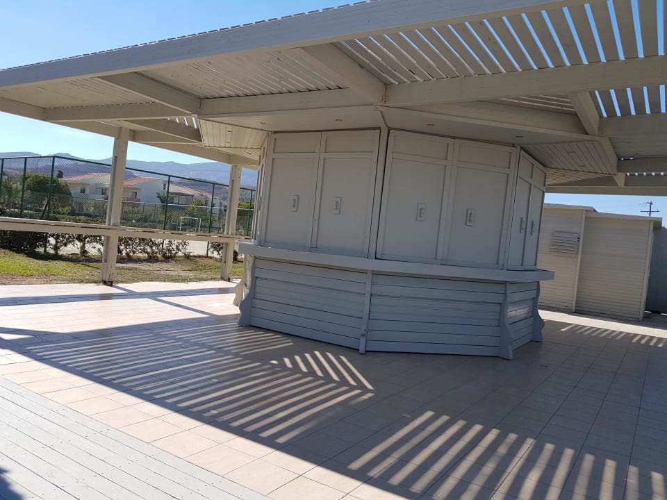 Strandbar gegen Ende auch oft zu Kipriotis Village Resort