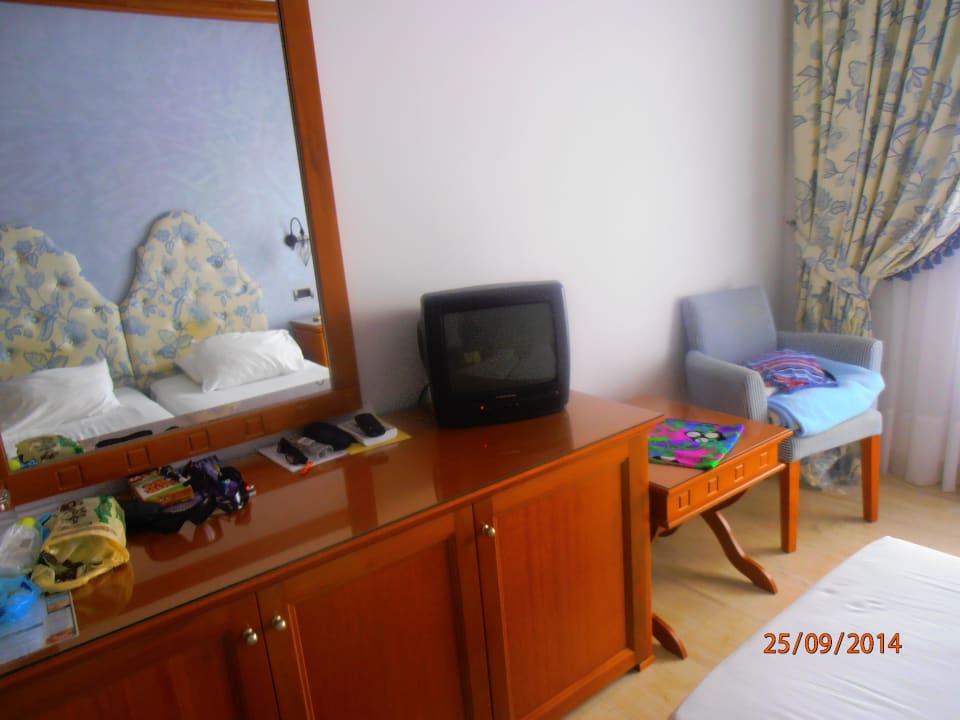 Der Frnseher war eine Zumutung. Hotel Serita Beach