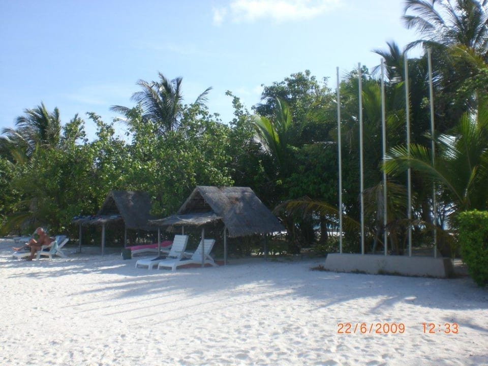 Strand der Bungalows Summer Island Maldives