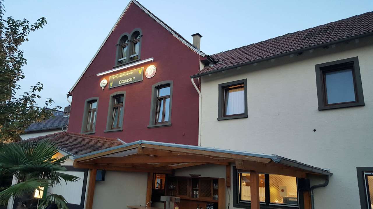 Hotelfront Hotel Exquisite