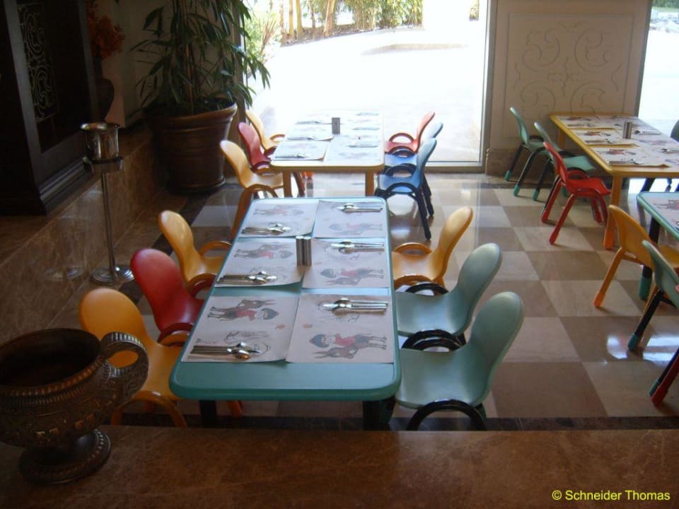 Tische für Kinder im Enderun Restaurant Ela Excellence Resort Belek