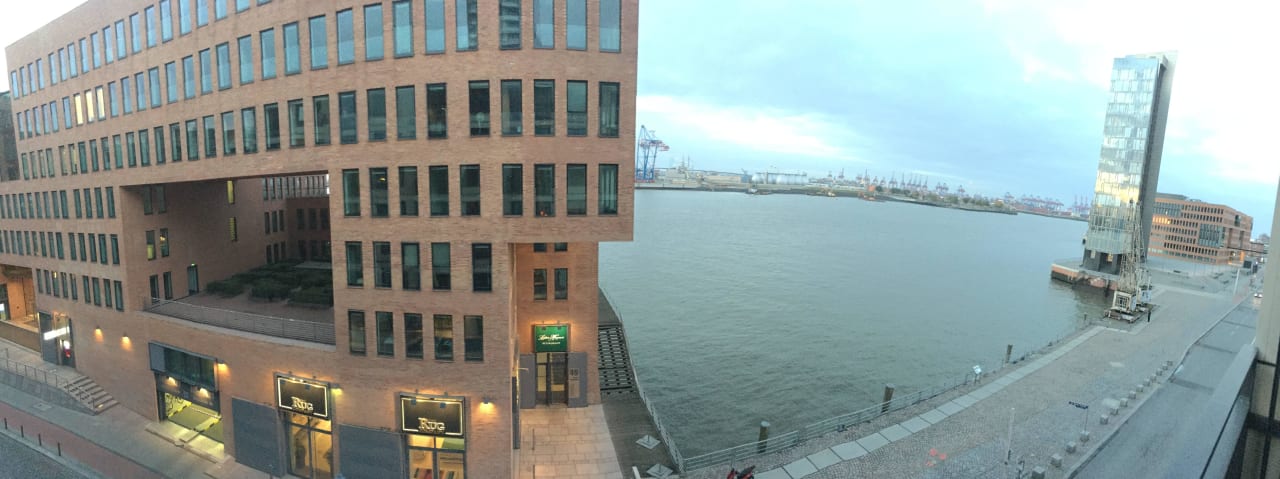 Ausblick vorm Hotel auf Elbe Clipper Boardinghouse Hamburg-Holzhafen