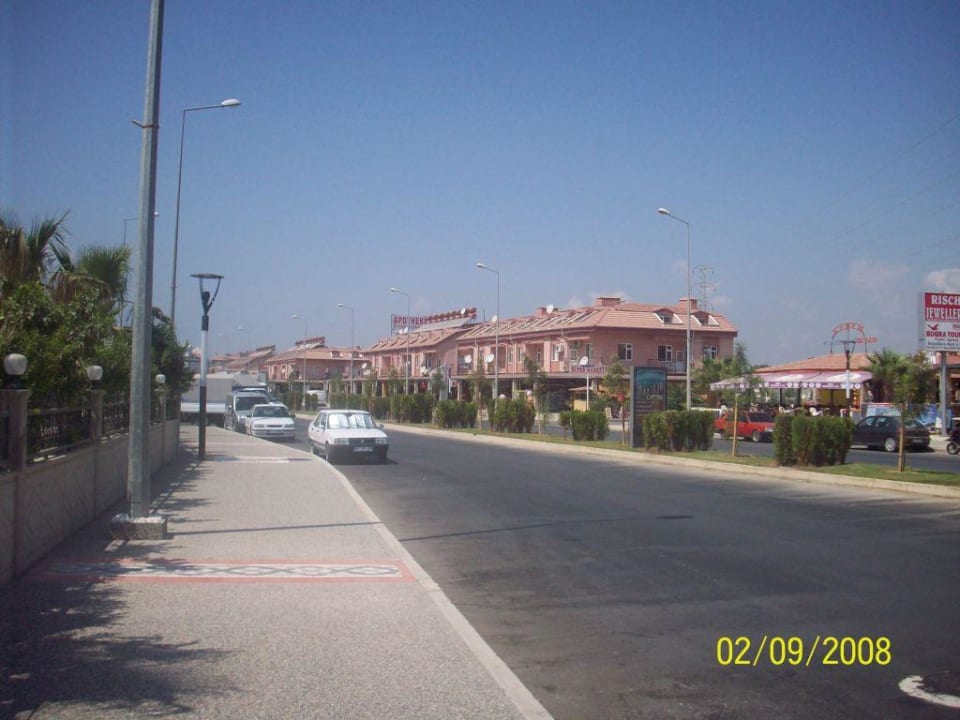 Geschäfte vor dem Hotel Hane Family Resort