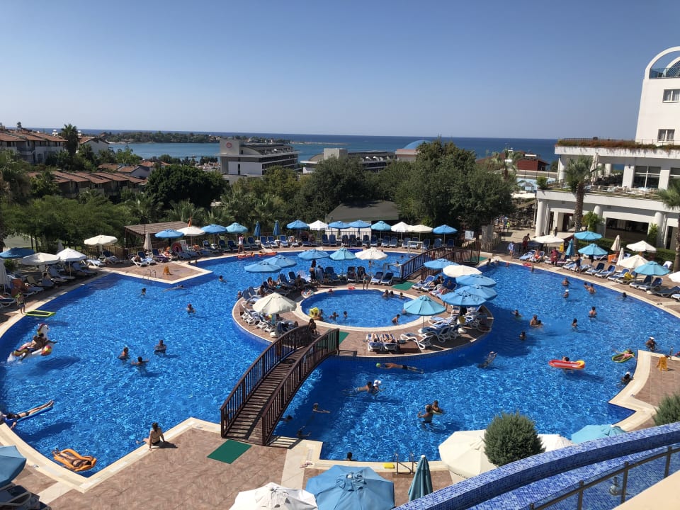 Pool Side Prenses Resort & Spa